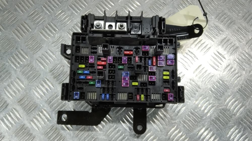 Блок предохранителей к Jeep Grand Cherokee WL (21-24)