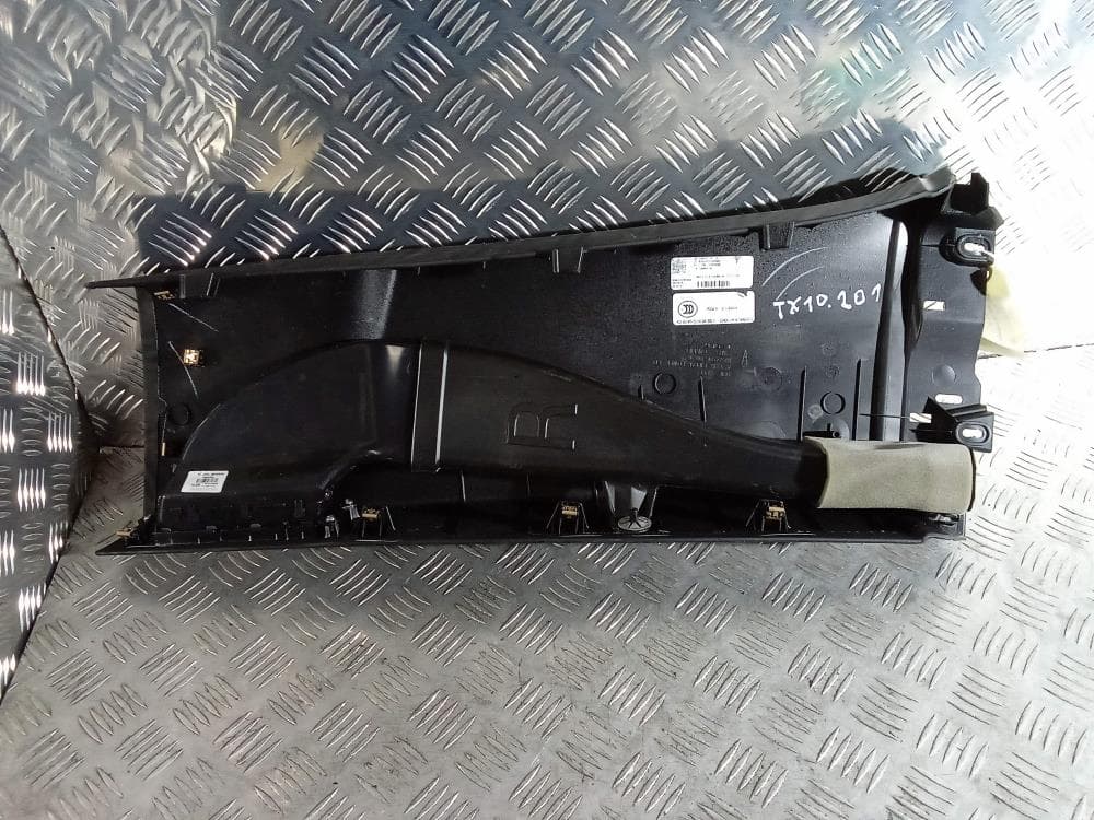 Обшивка стойки центральной правой к Tesla Model X (15-21)