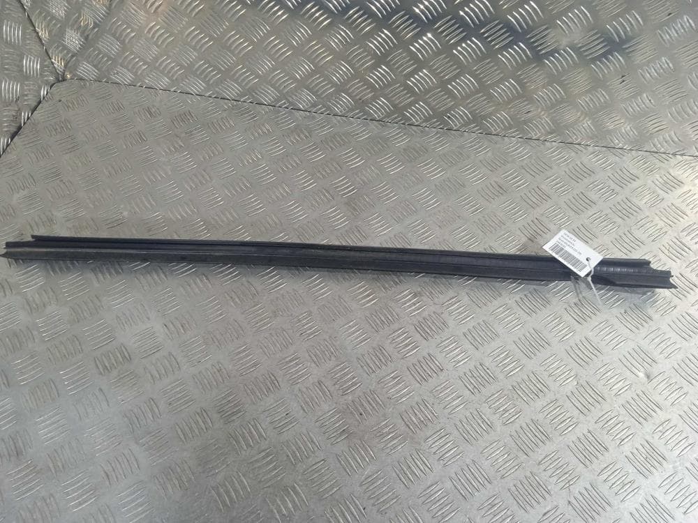 Уплотнитель к Tesla Model X (15-21)