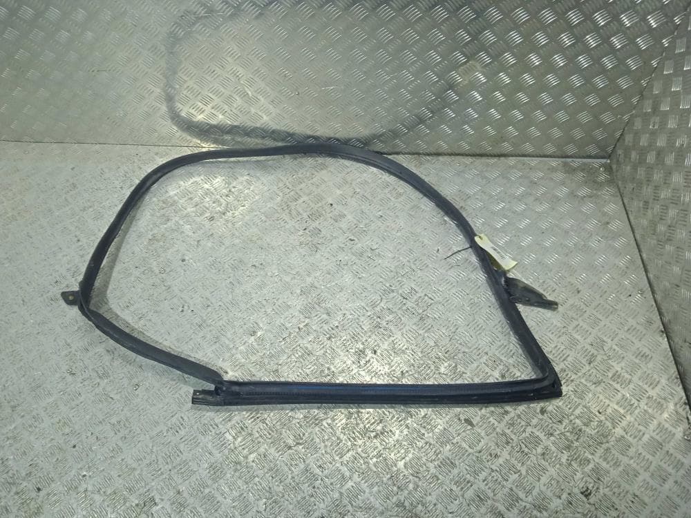 Уплотнитель к Tesla Model 3 (17-21)