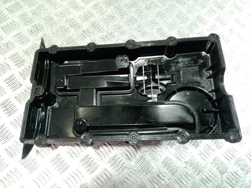Клапанная крышка к Volkswagen Golf 5 (03-09)