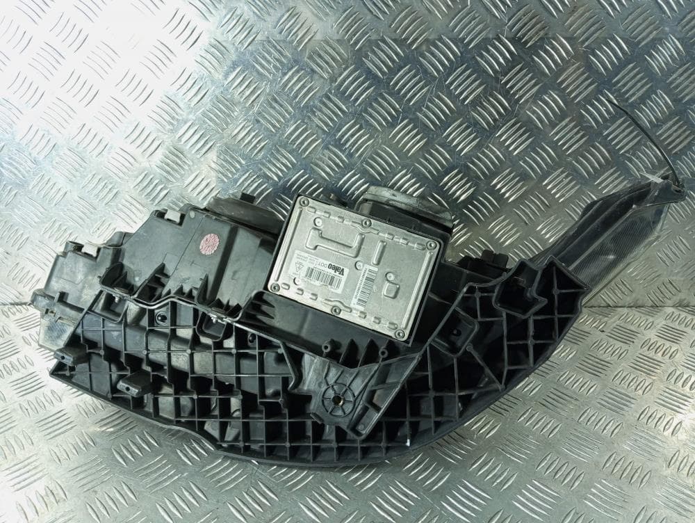 Фара правая к Renault Laguna 2 (01-05)