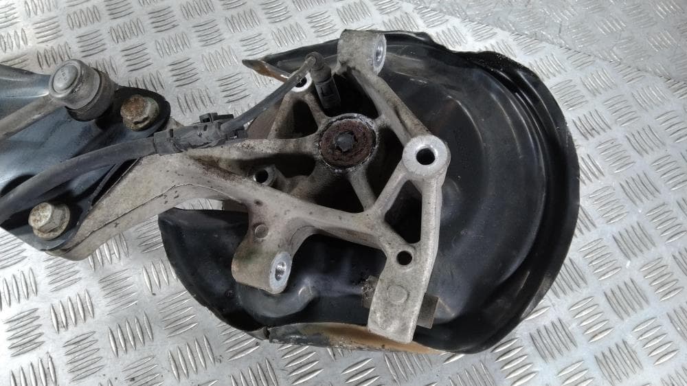 Кулак задний правый к Volkswagen Sharan 2 (10-15)