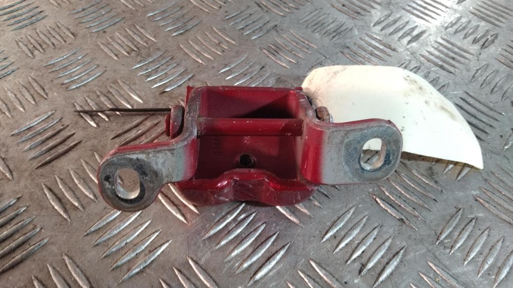 Петля двери передней правой к Chrysler PT-Cruiser 1 (00-06)