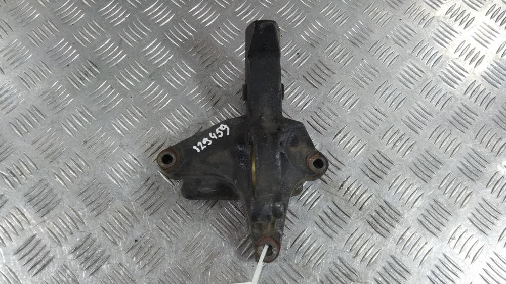 Кронштейн полуоси к Citroen C4 1 (04-08)