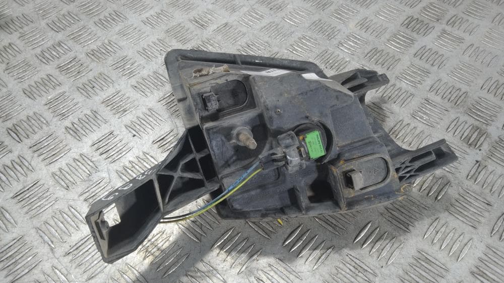 Фара противотуманная правая к Peugeot 407 (04-11)