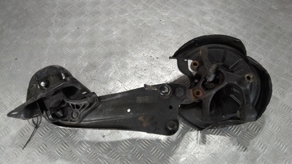 Кулак задний правый к Volkswagen Touran 1 (03-07)