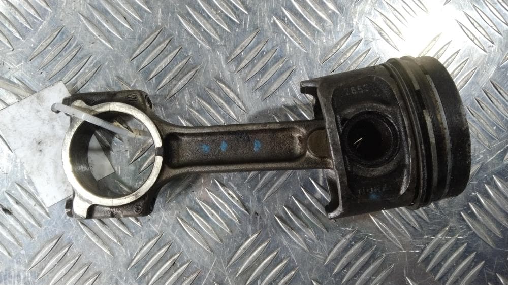 Поршень к Renault Megane 2 (02-06)