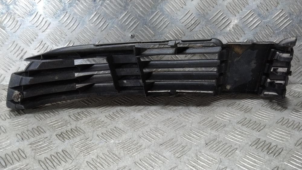 Решетка переднего бампера к Volkswagen Passat B5+ Рестайлинг (00-05)