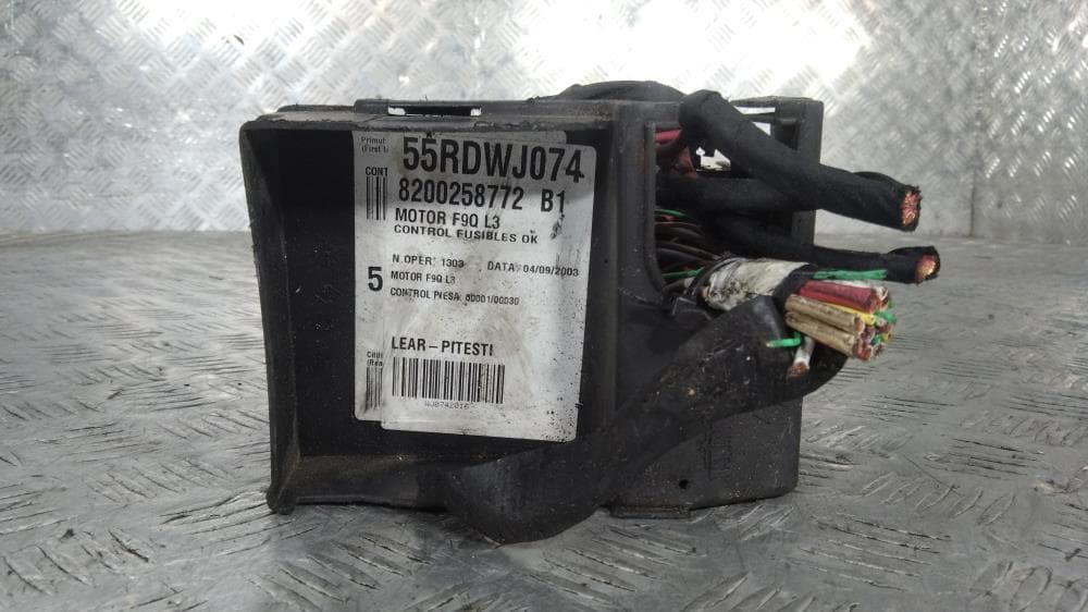 Блок предохранителей к Renault Laguna 2 (01-05)