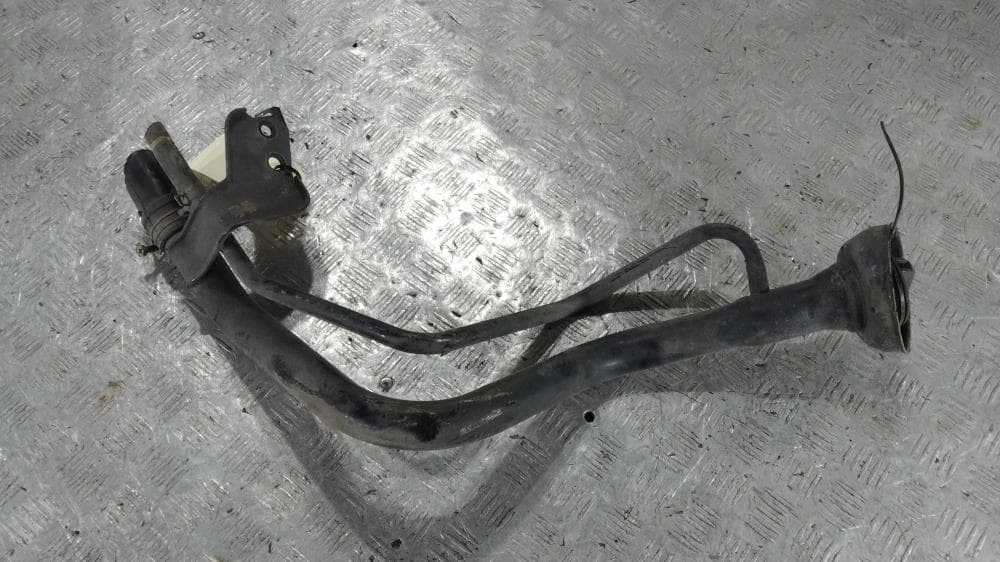 Горловина топливного бака к Nissan  Almera Tino (00-06)