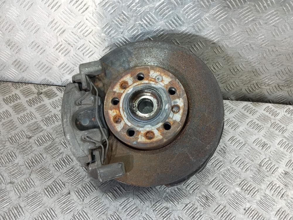 Кулак поворотный левый к Volkswagen Golf 6 (08-15)