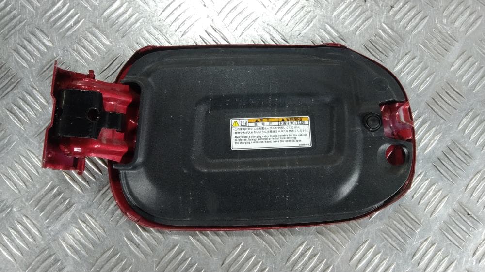 Лючок порта зарядки к Mitsubishi Outlander 3 Рестайлинг (14-16)