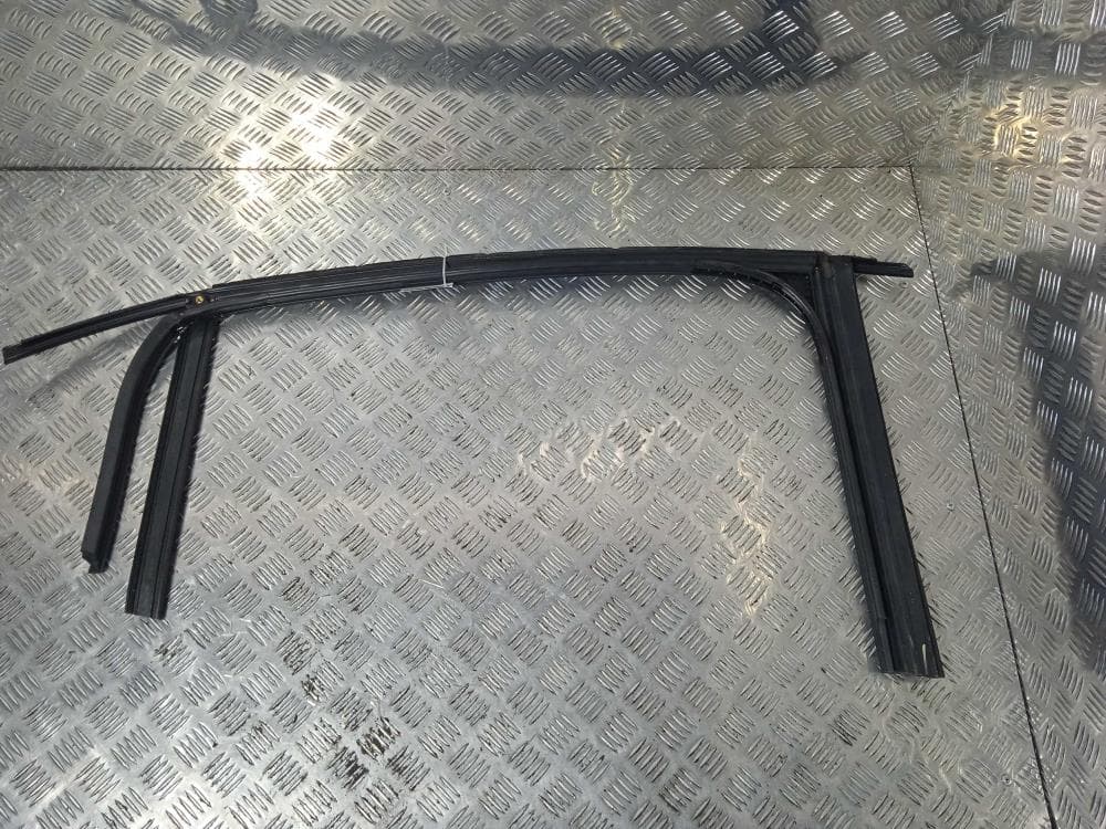 Уплотнитель к Tesla Model X (15-21)