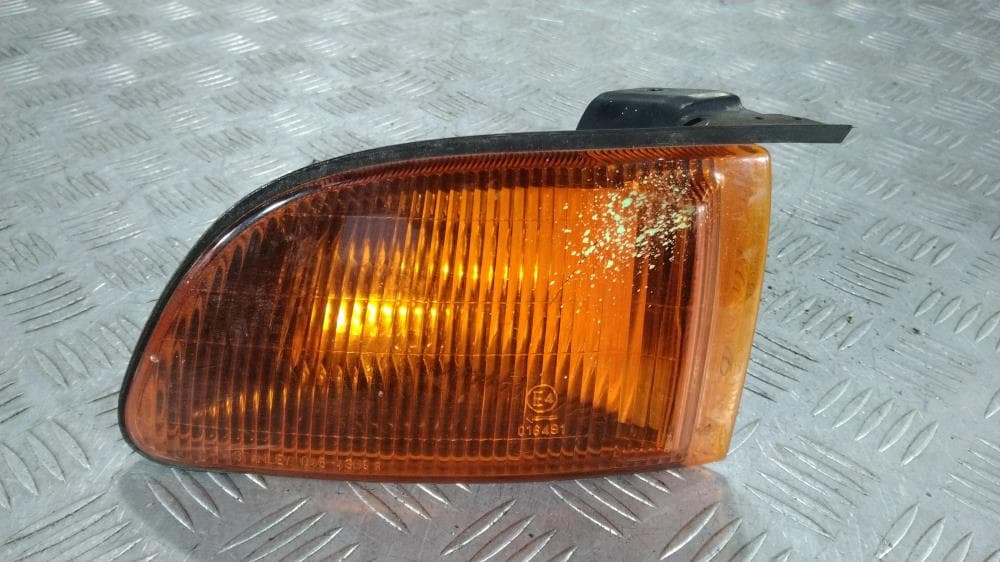 Поворотник правый к Mitsubishi Galant 8 Рестайлинг (01-06)