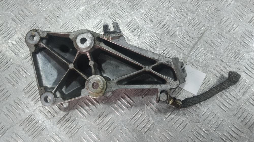 Кронштейн двигателя к BMW 3 E90/E91/E92/E93 (05-10)