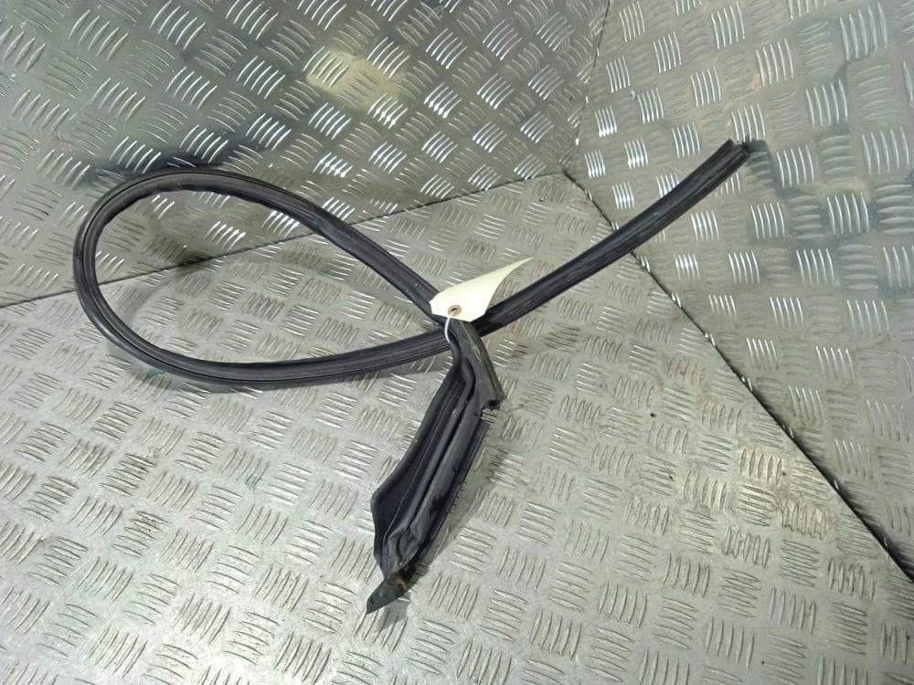 Уплотнитель к Tesla Model X (15-21)