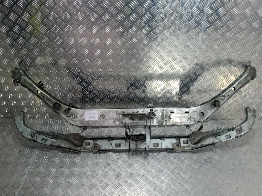 Передняя панель крепления облицовки (телевизор) к Ford Focus 1 (98-01)