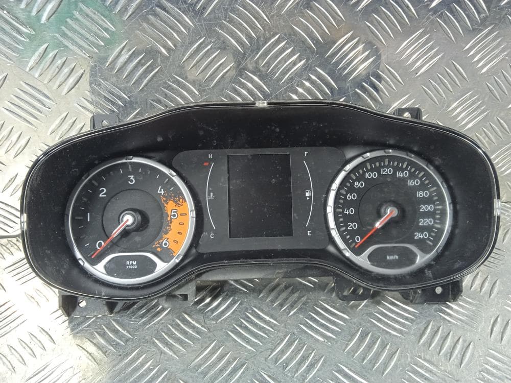 Щиток приборов (приборная панель) к Jeep Renegade (14-19)