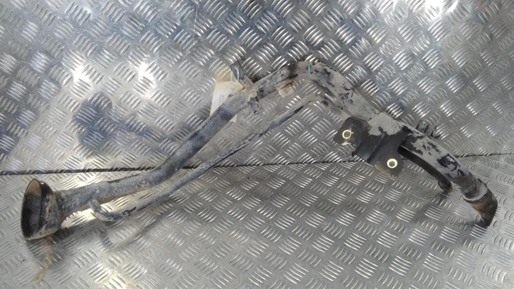 Горловина топливного бака к Nissan  Almera Tino (00-06)
