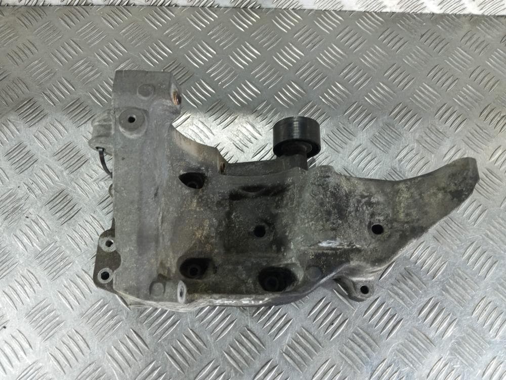 Кронштейн генератора к BMW 1 E81/E82/E87/E88 (04-07)