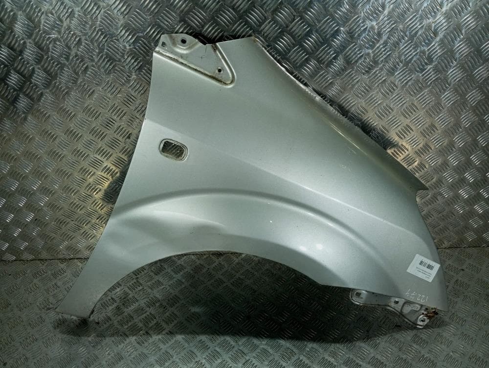 Крыло переднее правое к Toyota Corolla Verso 2 (01-06)