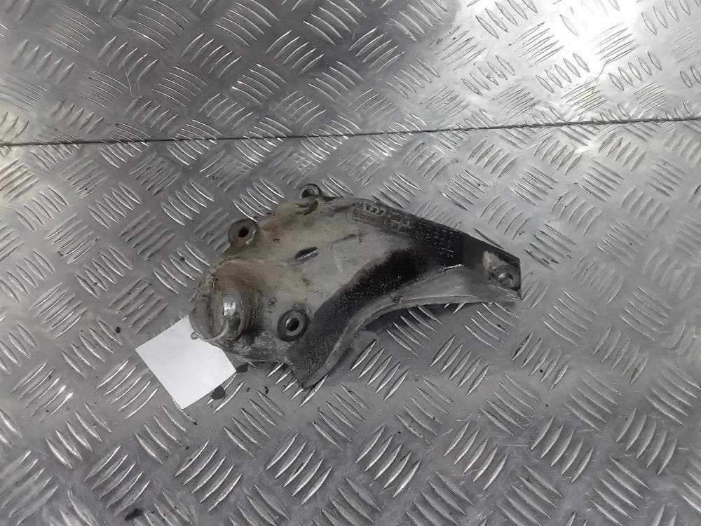 Кронштейн КПП к Audi A8 D2/4D Рестайлинг (99-02)