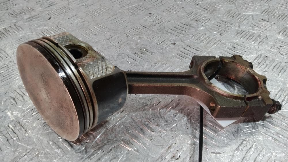 Поршень к Mazda 6 1 (02-05)