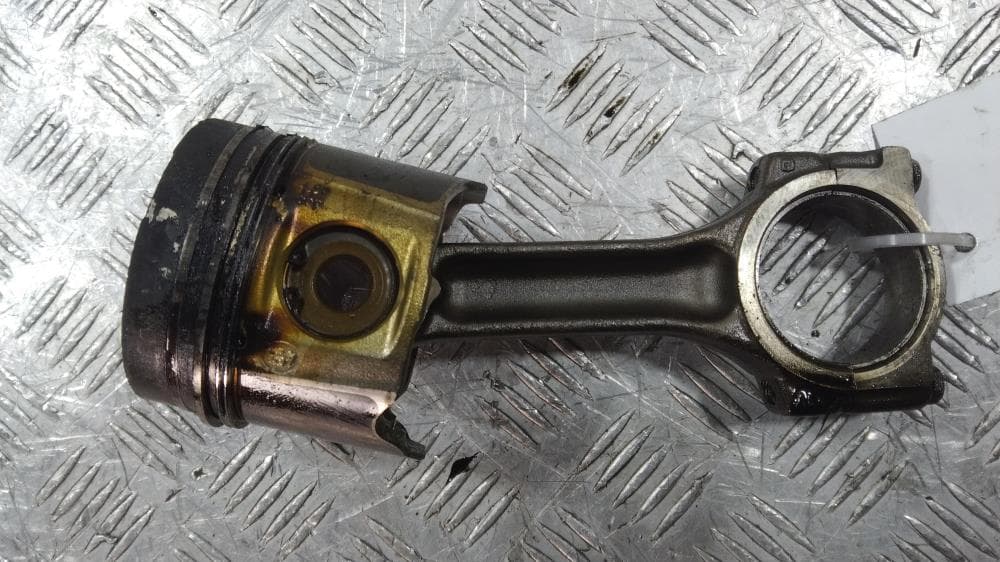 Поршень к Renault Scenic 2 (03-06)