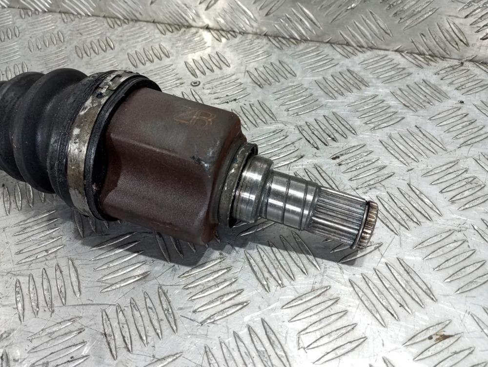Полуось передняя правая (приводной вал, ШРУС) к Nissan  Serena C25 (05-12)