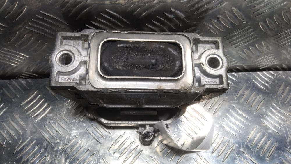 Подушка крепления двигателя к Volkswagen Touran 2 (10-15)