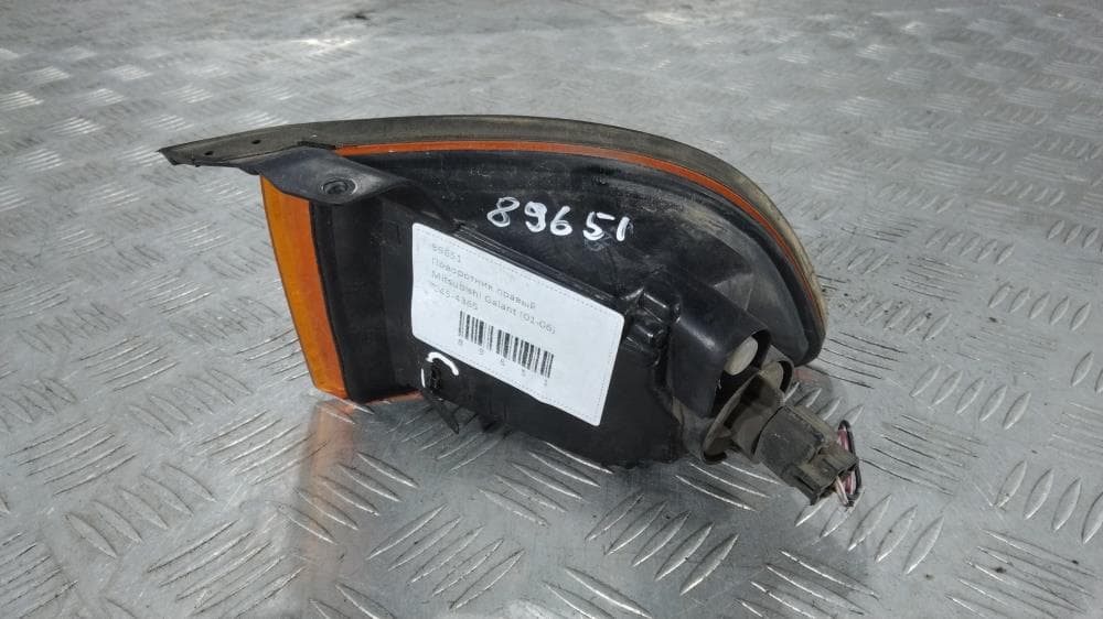 Поворотник правый к Mitsubishi Galant 8 Рестайлинг (01-06)
