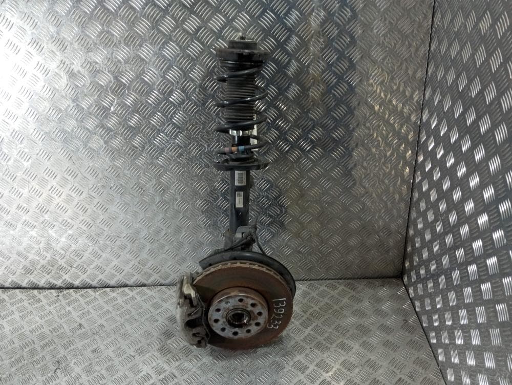 Стойка передняя правая к Volkswagen Passat B7 (10-15)