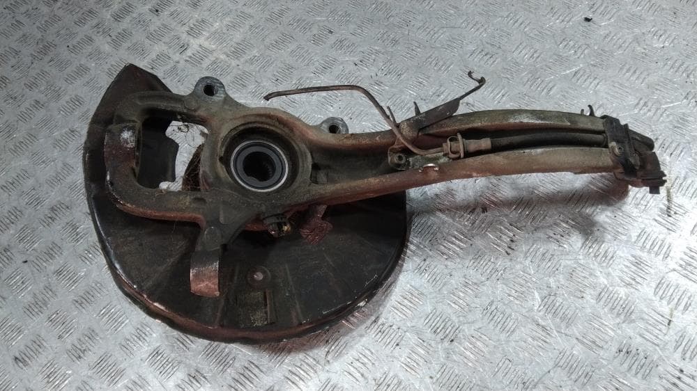 Кулак поворотный левый к Audi Q7 4L (05-09)
