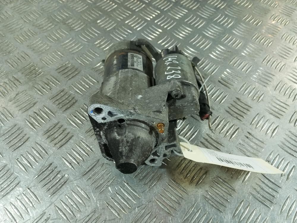 Стартер к Renault Scenic 2 (03-06)