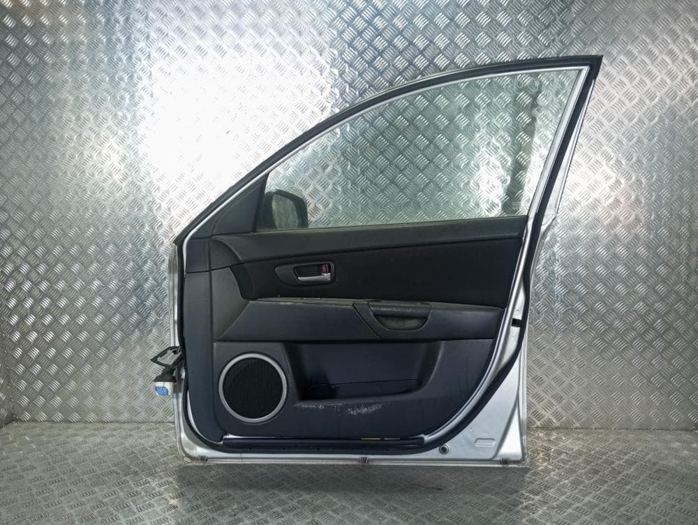 Дверь передняя правая к Mazda 3 BK (03-06)