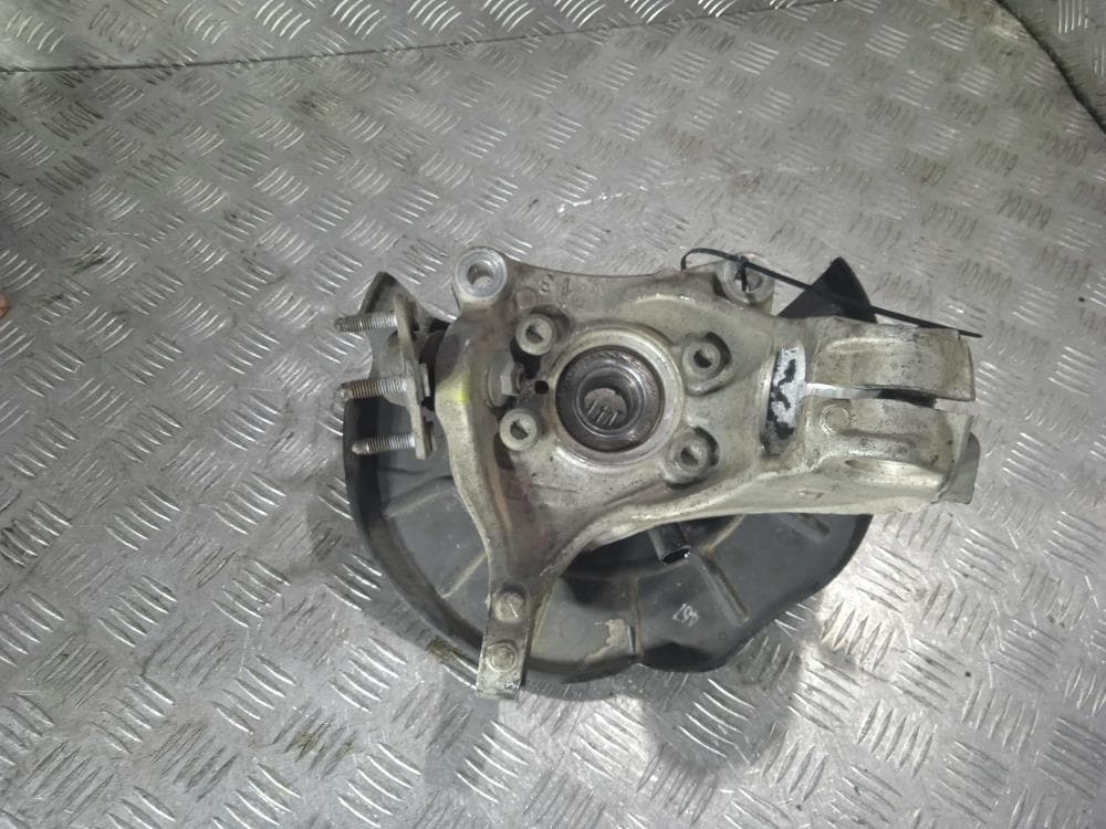 Кулак поворотный правый к Volkswagen Passat CC Рестайлинг (12-17)