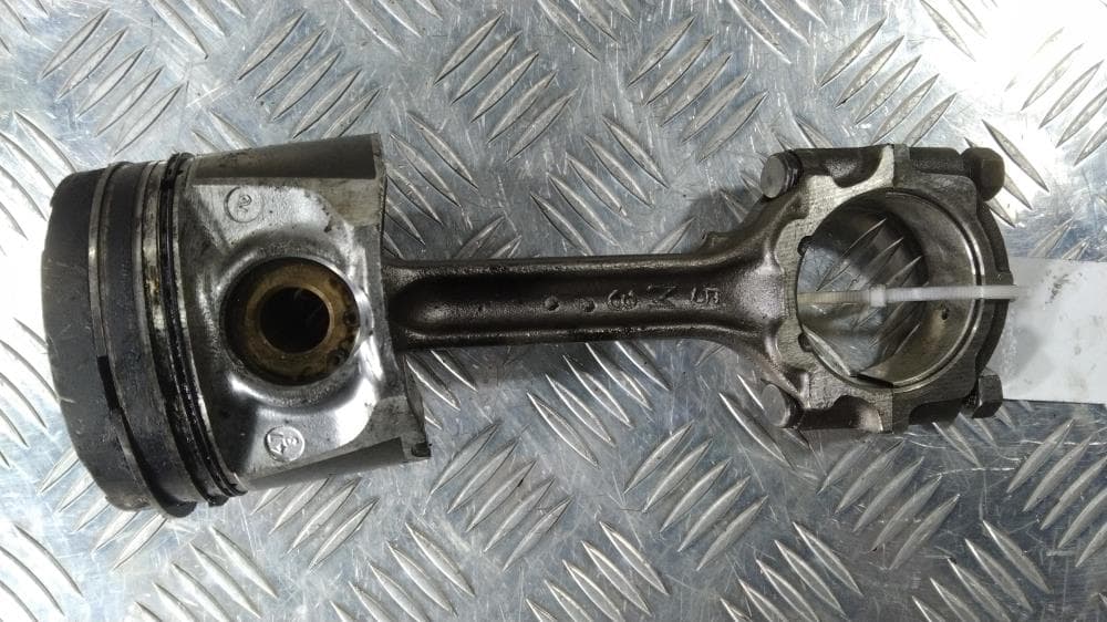 Поршень к Nissan  X-Trail T30 (01-04)