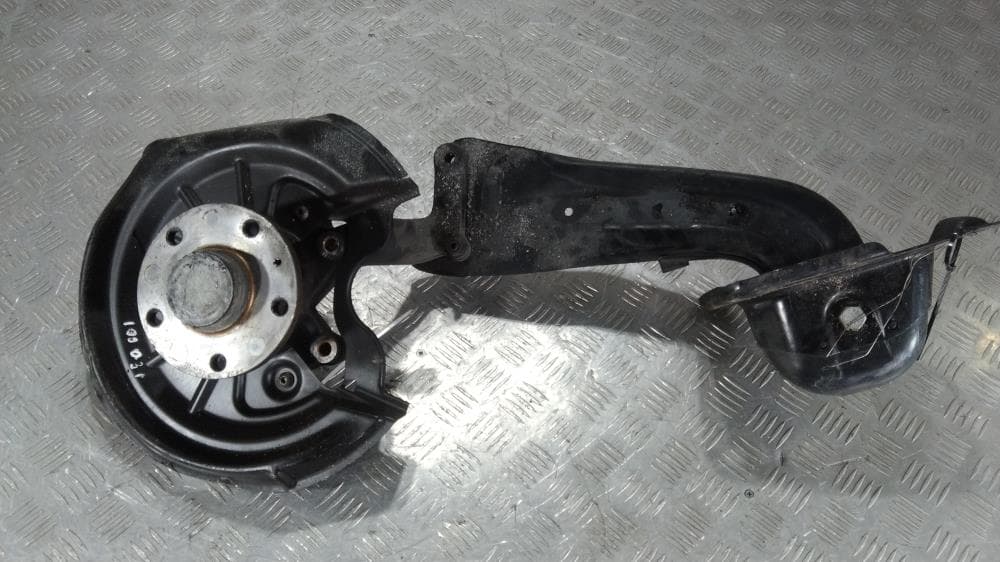Кулак задний левый к Volkswagen Touran 1 (03-07)