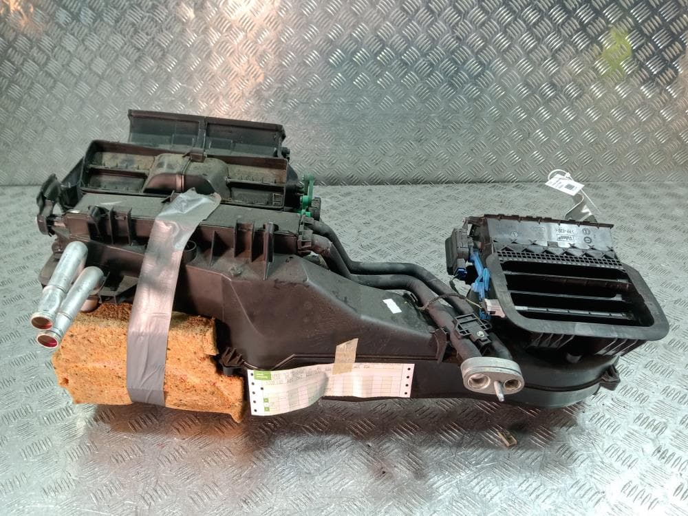 Отопитель в сборе (печка) к Audi A4 B7 (04-09)
