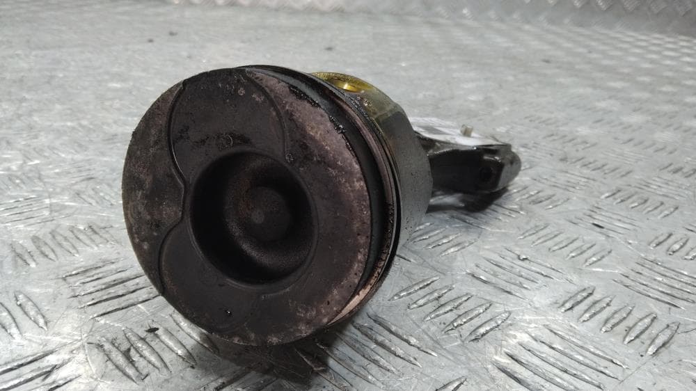 Поршень к Renault Scenic 2 (03-06)