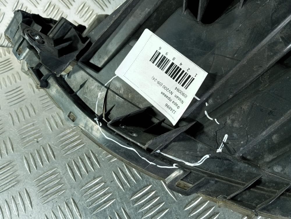 Фара правая к Nissan  NV200 (09-24)