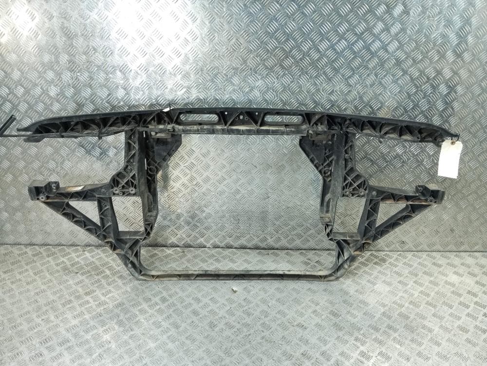 Передняя панель крепления облицовки (телевизор) к BMW X3 E83 (03-06)