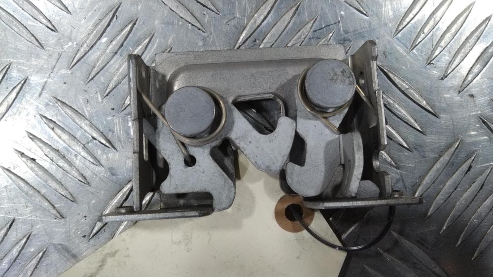 Замок капота к BMW 3 E90/E91/E92/E93 (05-10)