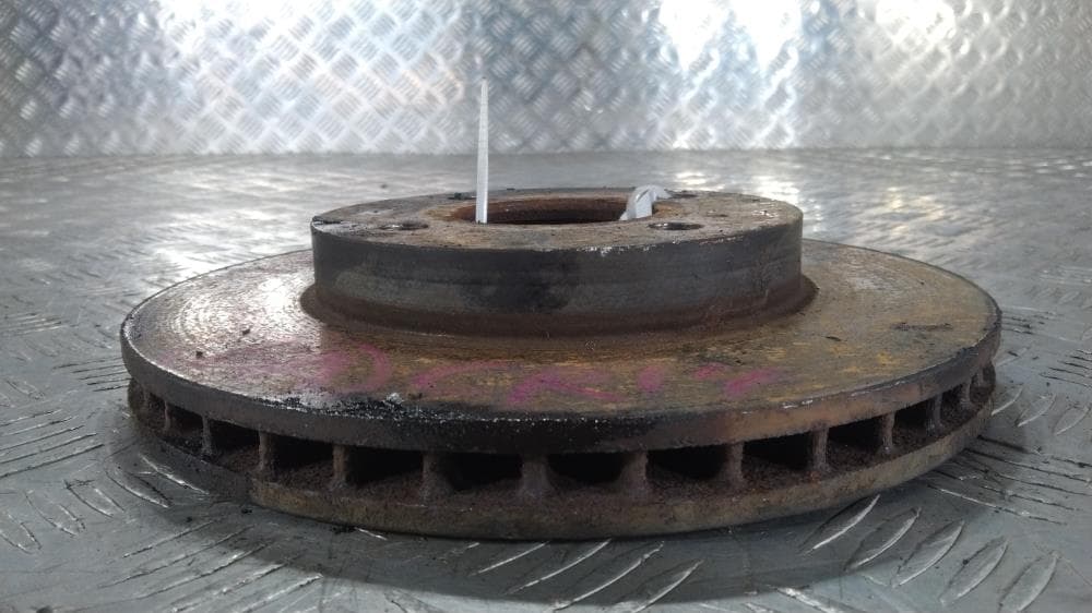 Диск тормозной передний к Nissan  Note E11 (05-09)