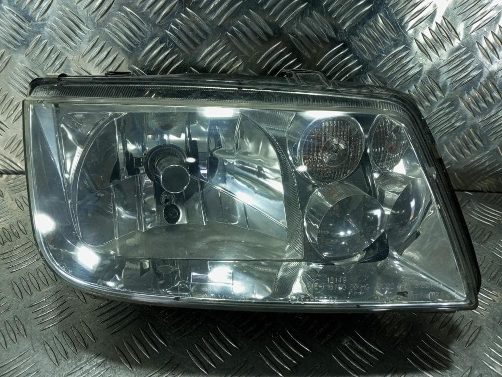 Фара правая к Volkswagen Bora (98-05)
