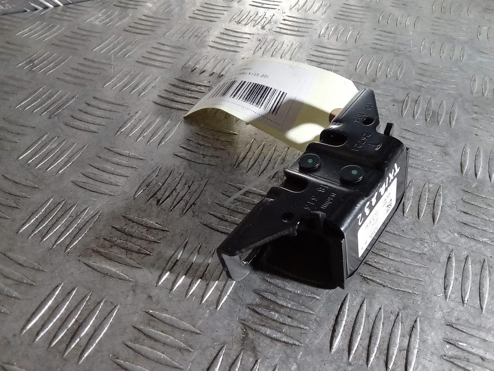 Петля двери  к Tesla Model X (15-21)