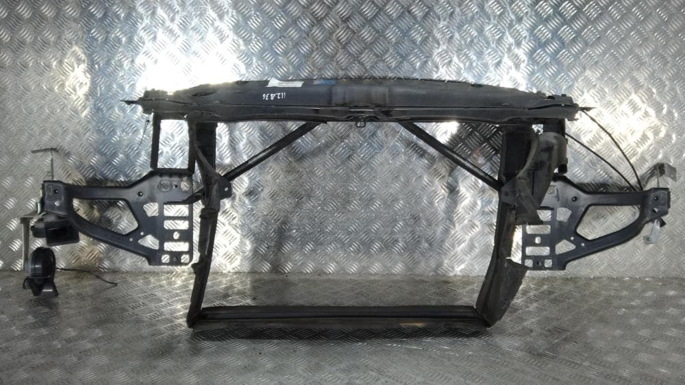 Передняя панель крепления облицовки (телевизор) к BMW 5 E60/E61 (02-07)