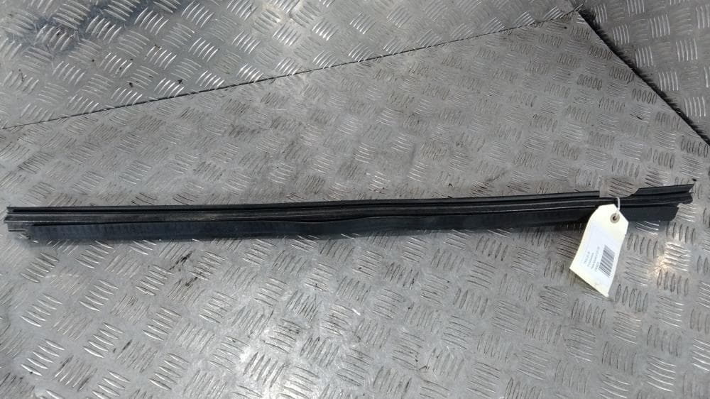 Уплотнитель к Tesla Model X (15-21)