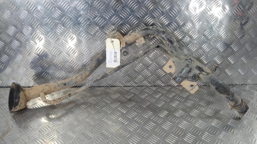 Горловина топливного бака к Nissan  Almera Tino (00-06)